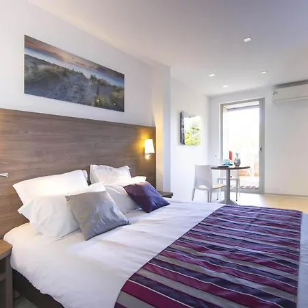 Lecques Apartamento *